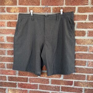 Hang Ten Men's Gray Shorts. Size 40.  Zippered Pockets